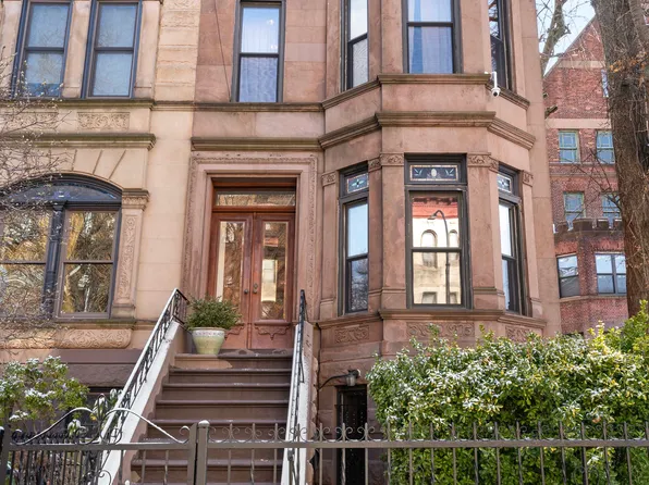 954 Park Place image 1 of 15