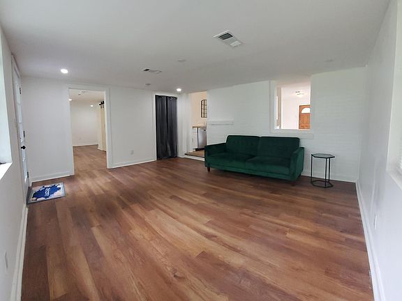 3rd image of 1208 Shirley Dr