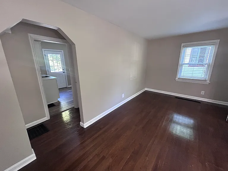 5305 Charloe St — Photo 4