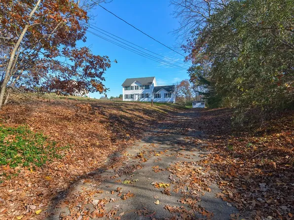 8 Roberts Rd, Dudley, MA 01571