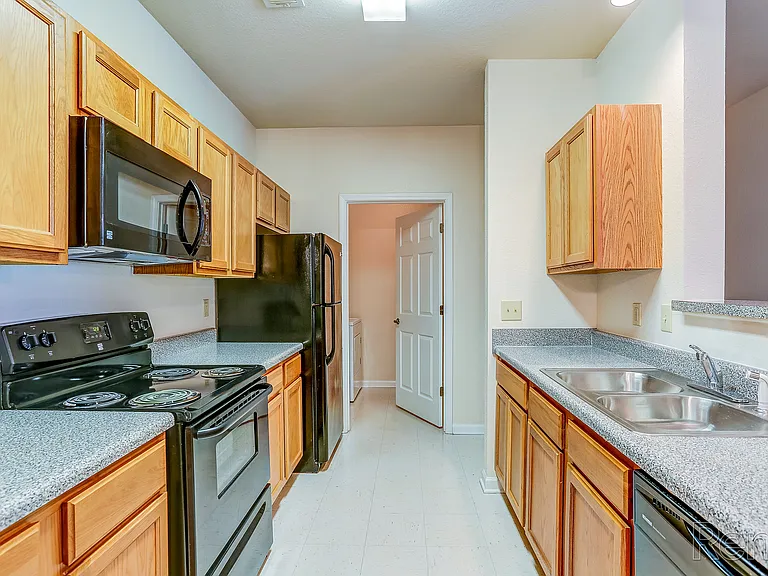Paddock Ridge Apartments — Photo 9
