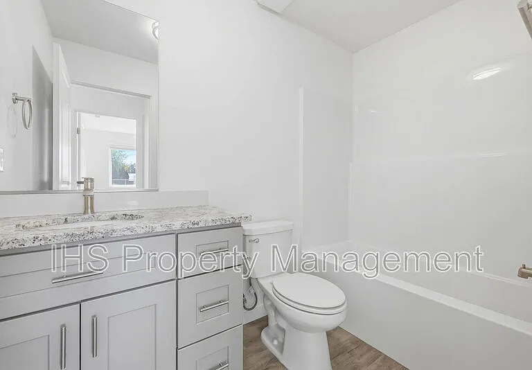 714 W 13th St #A — Photo 17