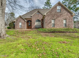 210 Crescent H Dr, Terry, MS 39170