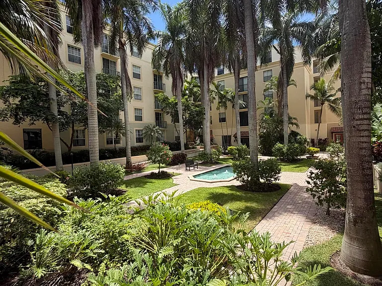 630 Sapodilla Ave #323 — Photo 24