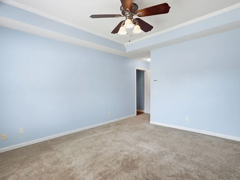 124 Hall St — Photo 15