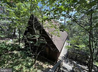 198 Hoods Point Rd, Basye, VA 22810