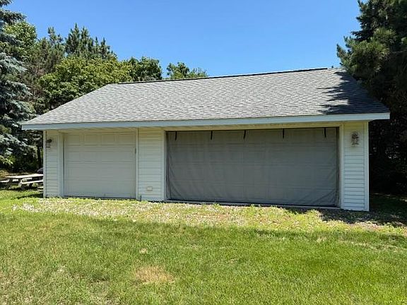 3rd image of 45163 Lamplight Dr