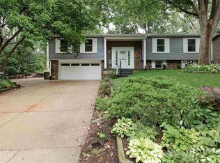 5 Wildwood Trl, Bettendorf, IA 52722