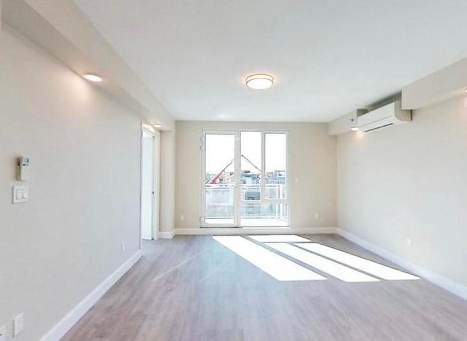 2nd image of 2130 Ocean Ave #306