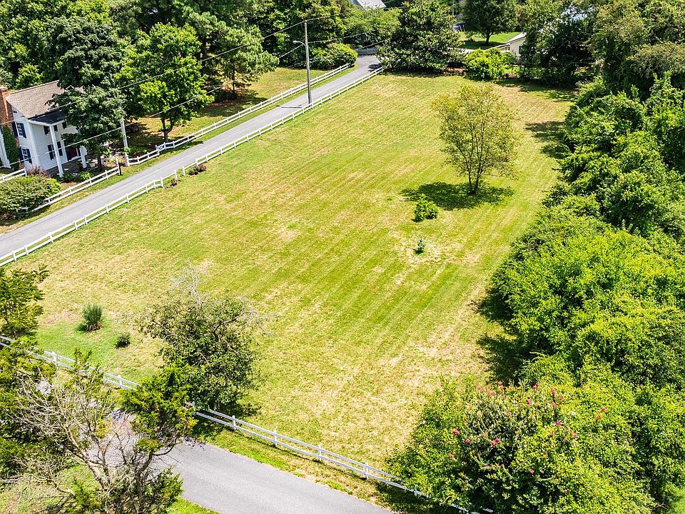 1st image of 607 Shady Ln