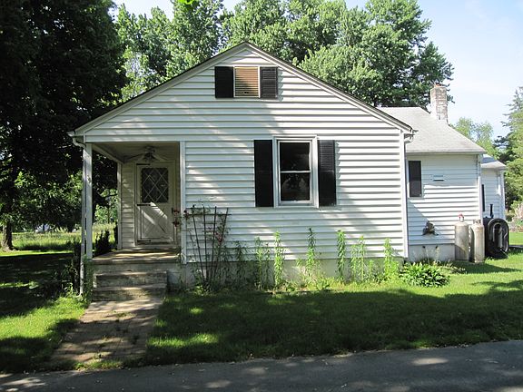 Side view with entrance