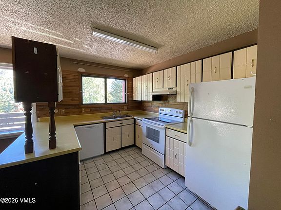 4th image of 2269 Chamonix Ln APT 2