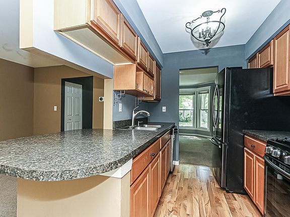 5th image of 244 W Dartmoor Ave