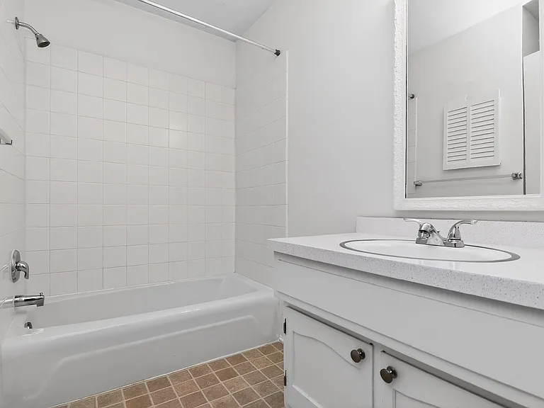 1819 Sabrina Ct — Photo 24