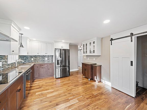 5th image of 149 Glenrose Ave
