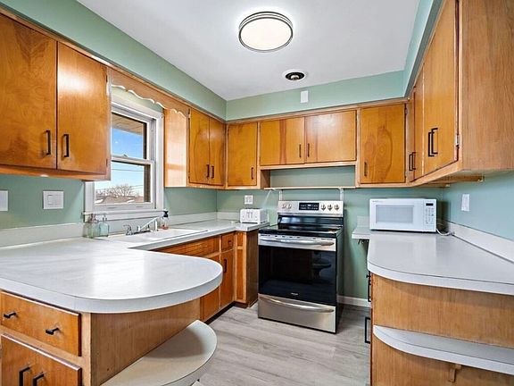 4th image of 5086 N 127th St #2