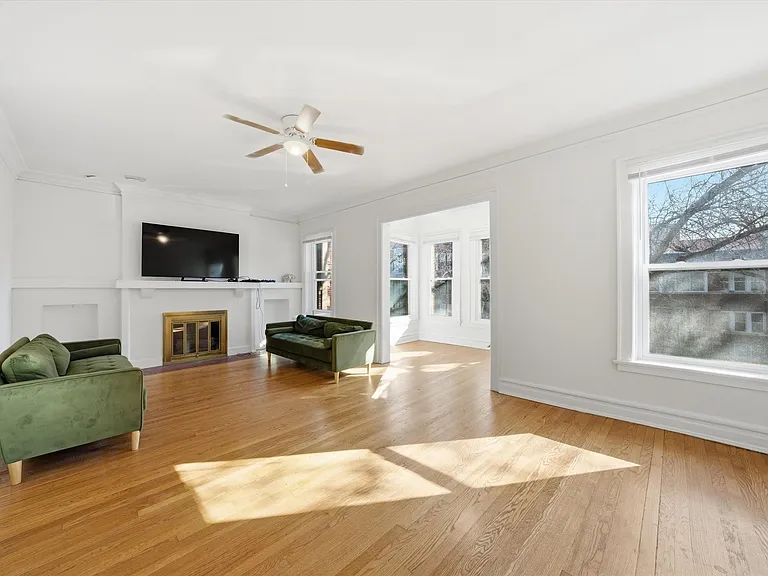 5210 S Ingleside Ave #2 — Photo 2
