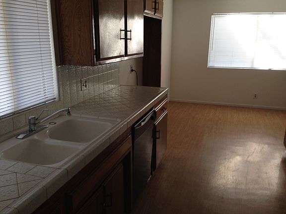 5th image of 109 Davis Ct