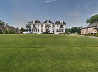 216 Alpine Dr, Paramus, NJ 07652