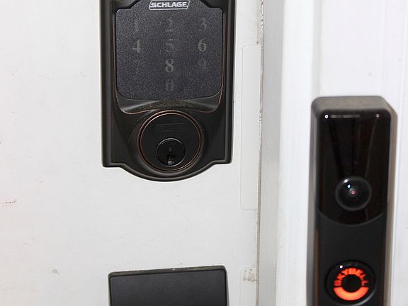 Electronic door lock