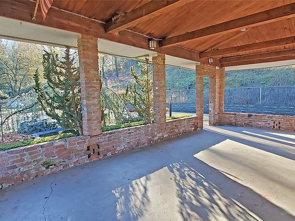 4th image of 5616 Pioneer Ave E