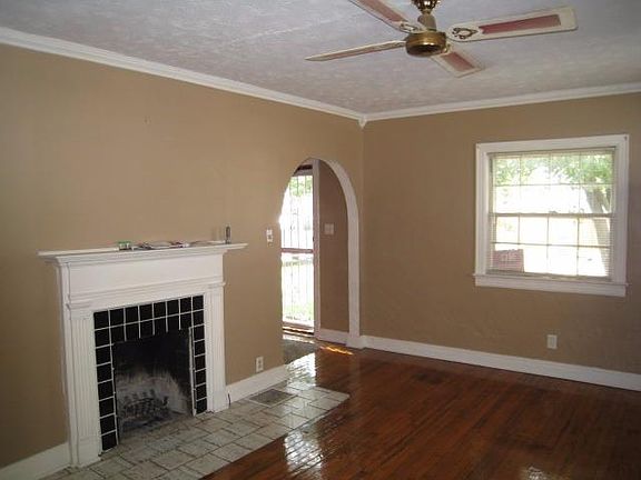4th image of 1012 Oak Hill Dr