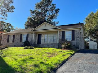 521 Deerpath Dr, Fayetteville, NC 28311