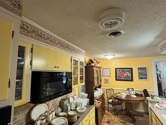 5th image of 3811 Potomac Ave