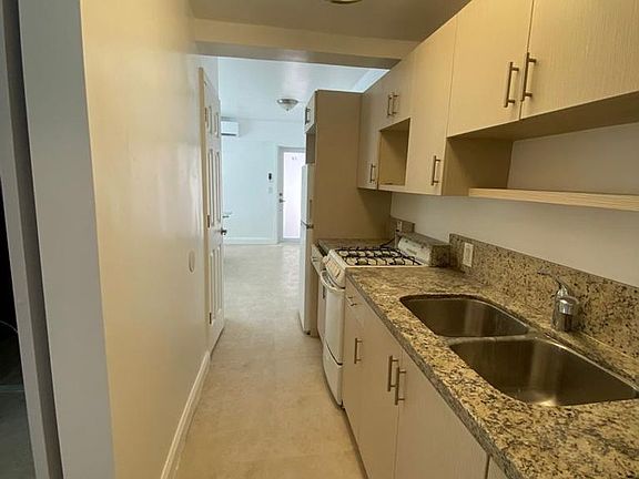 2nd image of 220 Collins Ave APT 1A