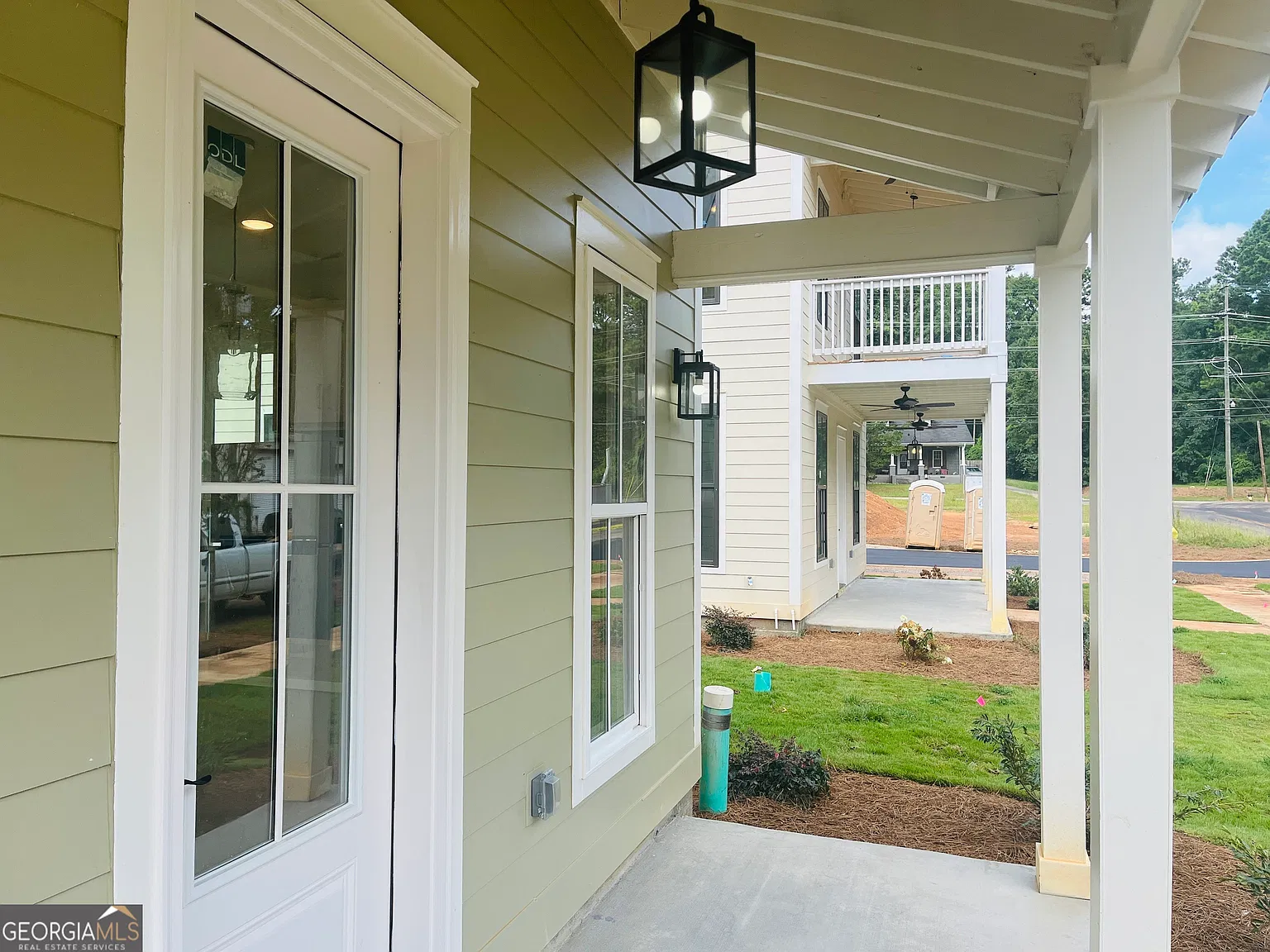 1 bed, 1.5 bath, 570 sqft, $947 — Photo 3
