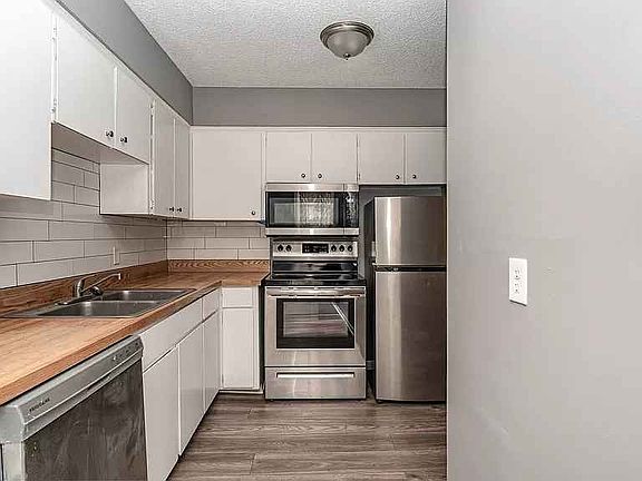 3rd image of 323 Forest Park Rd #5-6