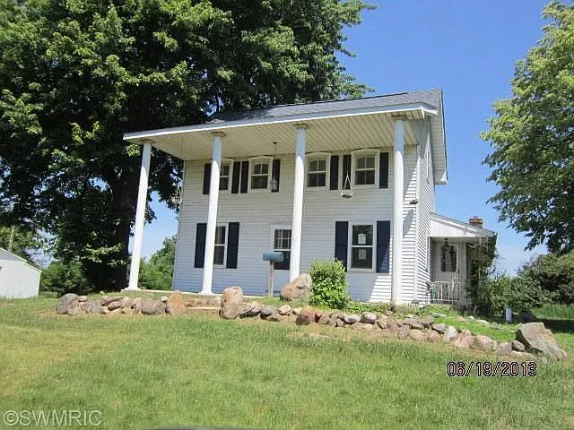 19525 L Dr N photo 1