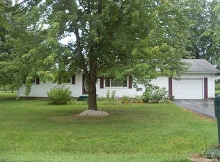 107 Circle Dr, Marshall, IL 62441