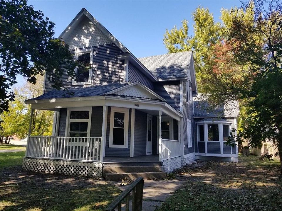 1st image of 609 W Main St