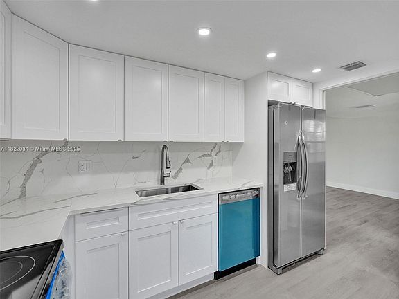 2nd image of 3700 Oaks Clubhouse Dr APT 203