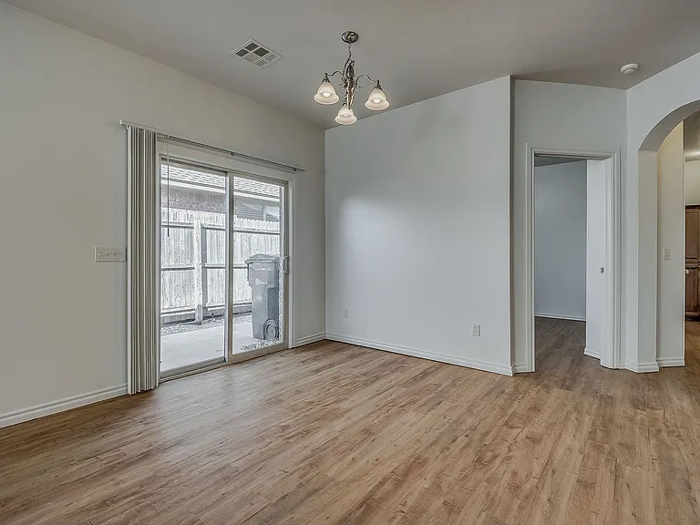 11409 NW 121st Pl — Photo 4