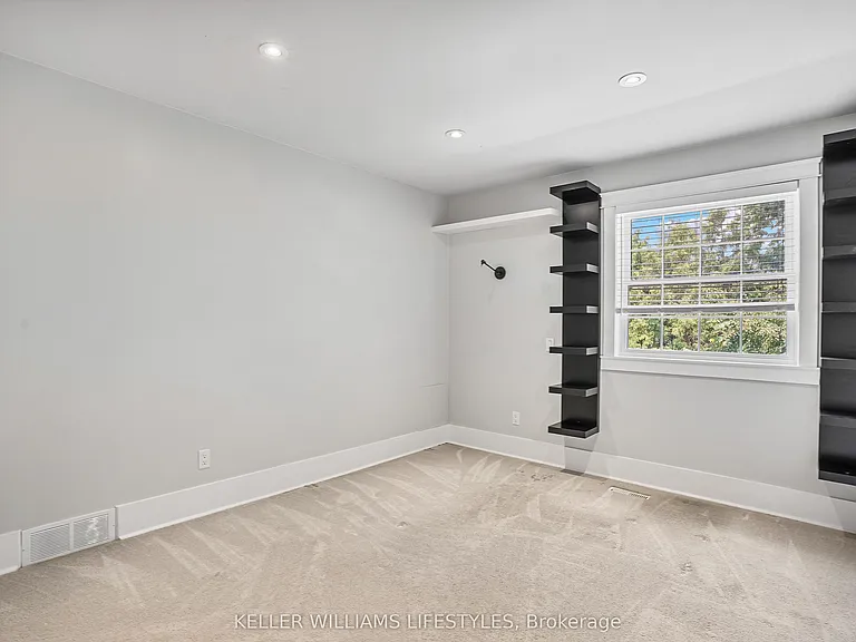 1713 Phillbrook Cres — Photo 35