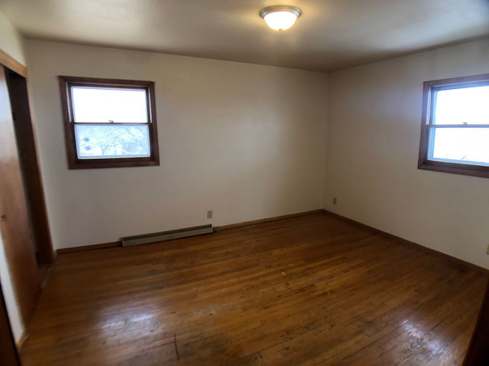 2nd image of 3911 S 43rd St #4