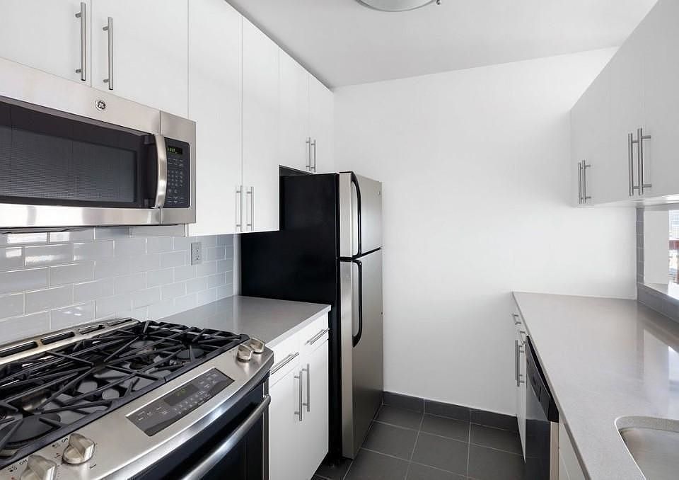 2nd image of 9 Dutch St #707