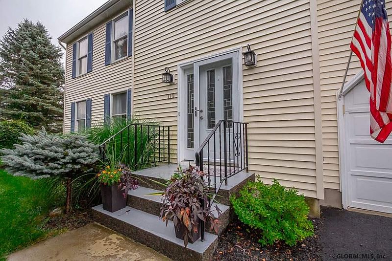4th image of 110 CONCORD Avenue