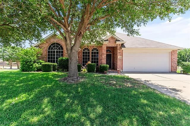 1st image of 5 Lucas Ln