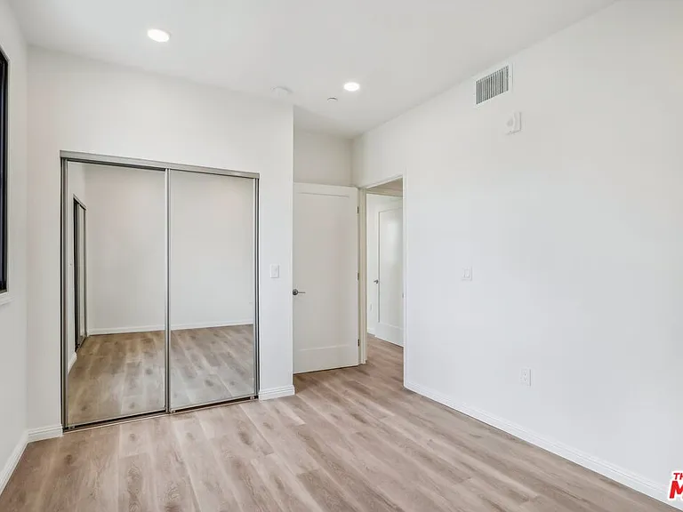 951 S Wilton Pl #204 — Photo 34
