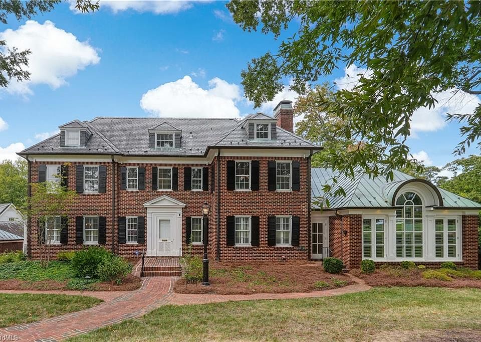 1st image of 815 Woodland Dr