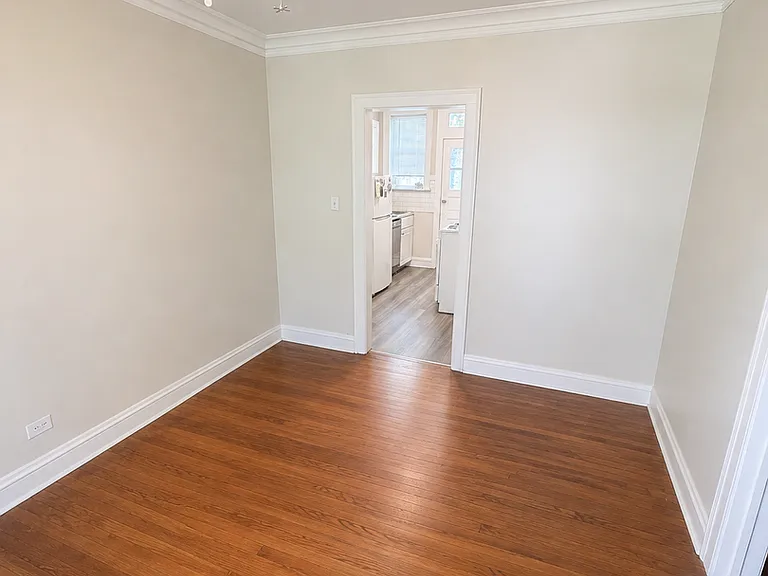 1108 Curtiss St — Photo 5