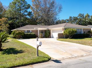 1403 Cornwall Dr, Ocean Springs, MS 39564