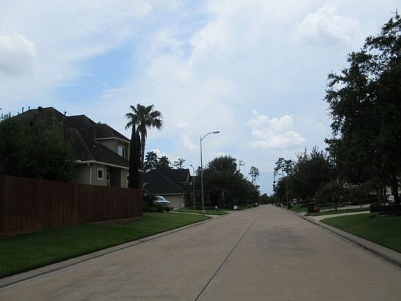 4th image of 15822 Medina Lake Ln