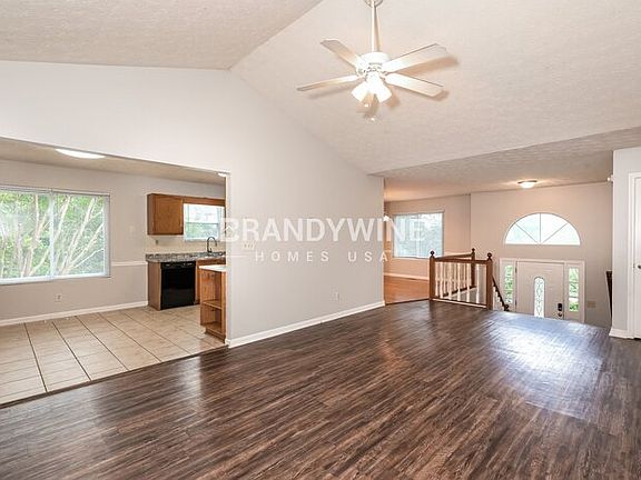 4th image of 630 Fern Ter SE