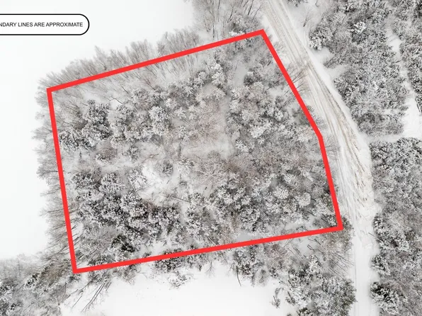 215 Perry Grant Dr, Halifax, NS B0N 1K0