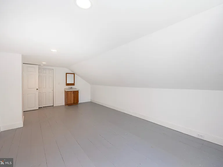 609 W Lincoln Hwy — Photo 26