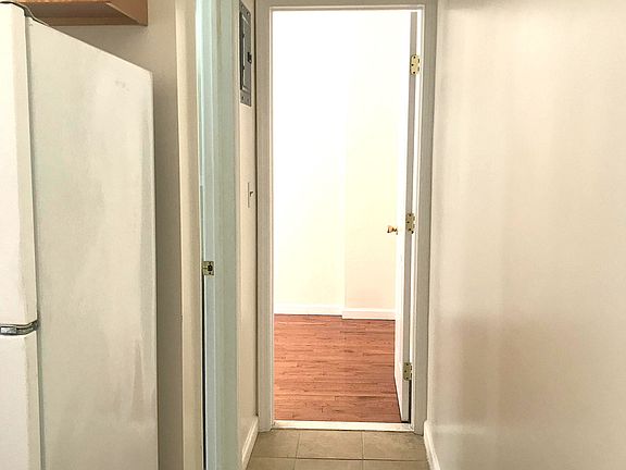4th image of 260 19th St APT 3